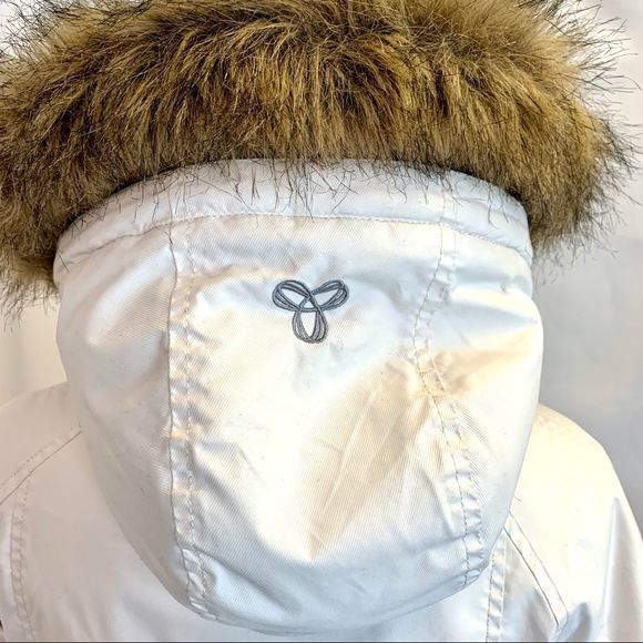 Aritzia White Ski & Snow Jacket - Picture 8 of 15